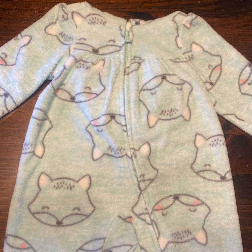 Carter’s infant girl NB jumper (no feet)